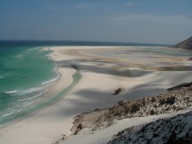 After a short climb just outside Qalansia it is possible to enjoy one of the most stunning views of the SOcotra island. The Ditwah Bay shines with tortoise colors and foamy sea waves are more than inviting.
